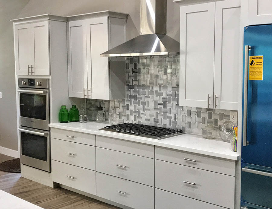 All-white kitchen décor and design