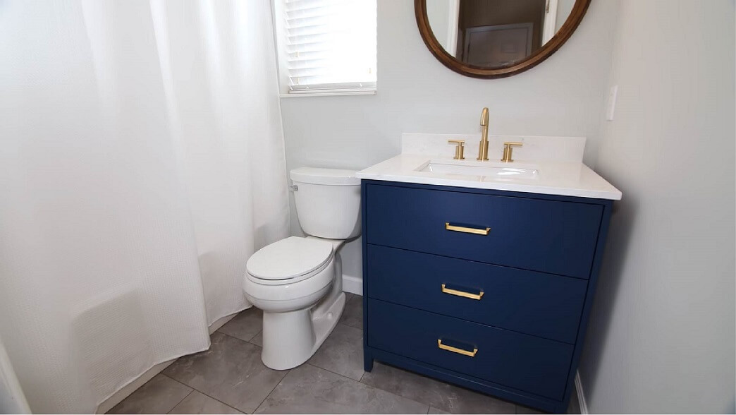 Small Bathroom Fixtures and Finishes