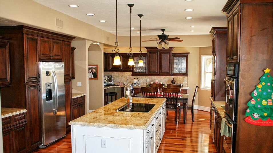 Traditional kitchen by hunts kitchen designs